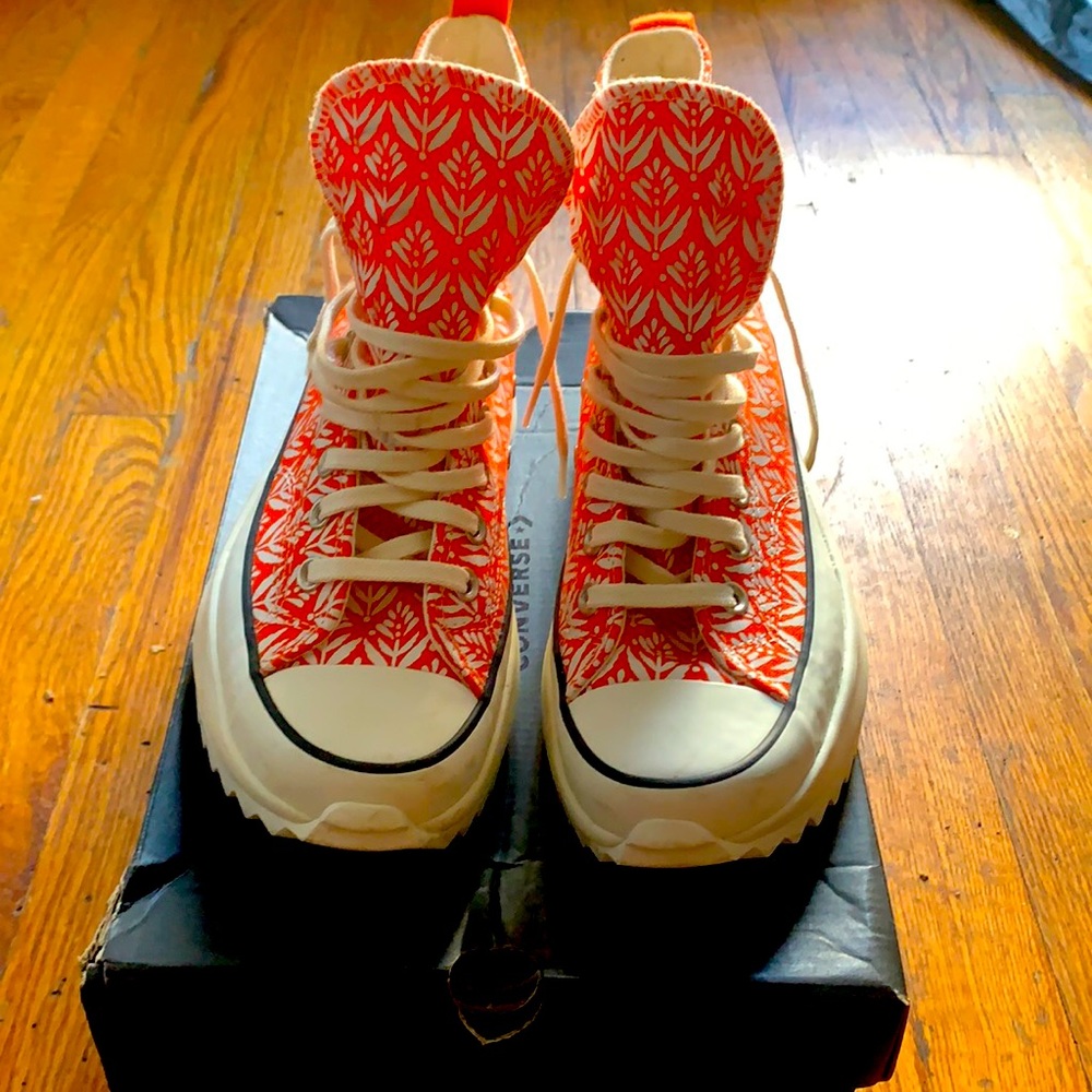 COPY - Run star red and cream poppy detail.